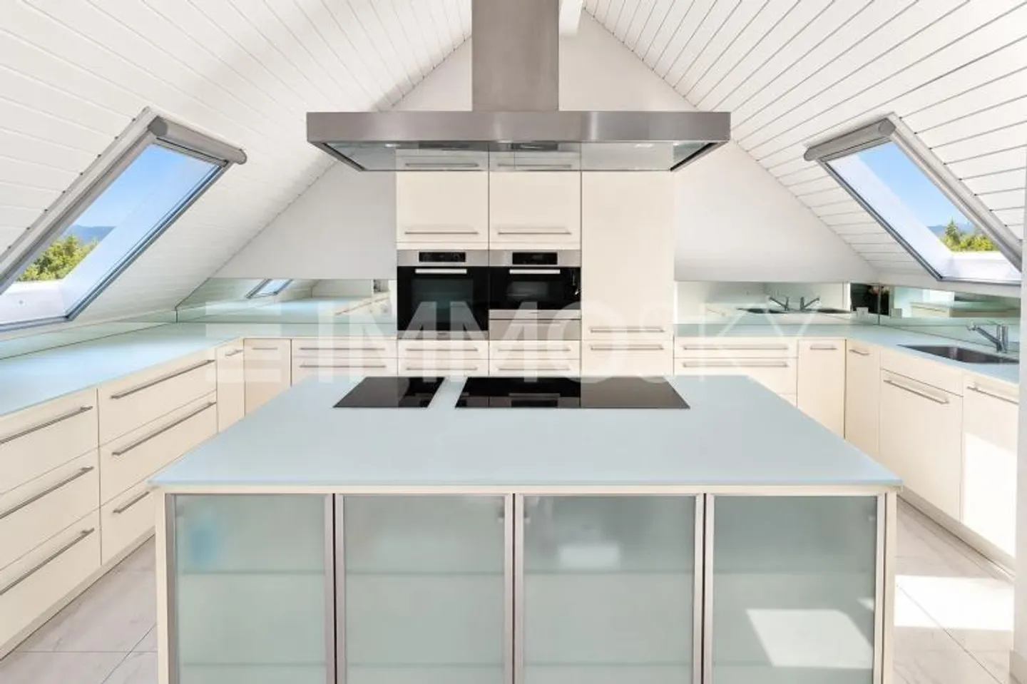 Exclusive living dream on two levels with balcony in Herrliberg - Photo 3 of 5