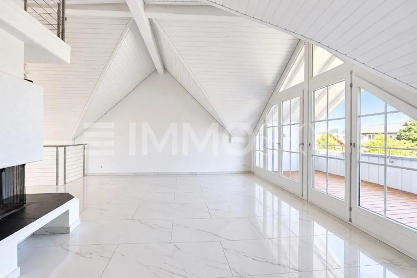 Exclusive living dream on two levels with balcony in Herrliberg - Photo 4 of 5
