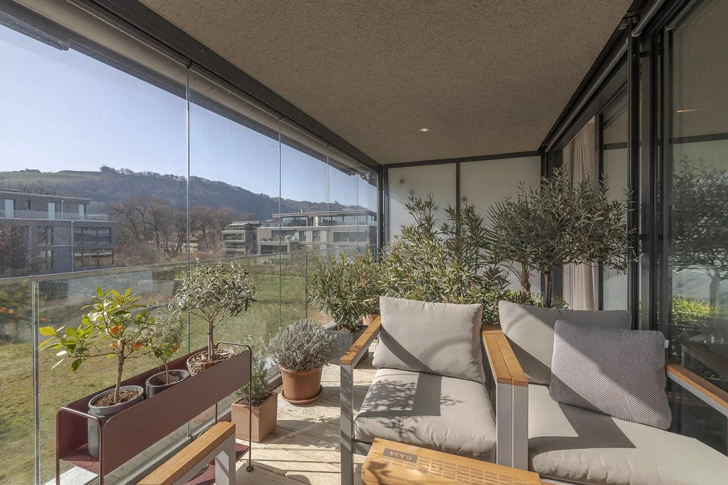 Elegant Living with Conservatory & Terrace – 5.5 Rooms in Ownership Standard - Photo 11 of 13