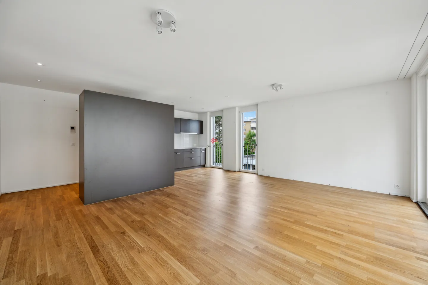 Stilvolles Wohnen mit Sonnenbalkon - Foto 2 von 11