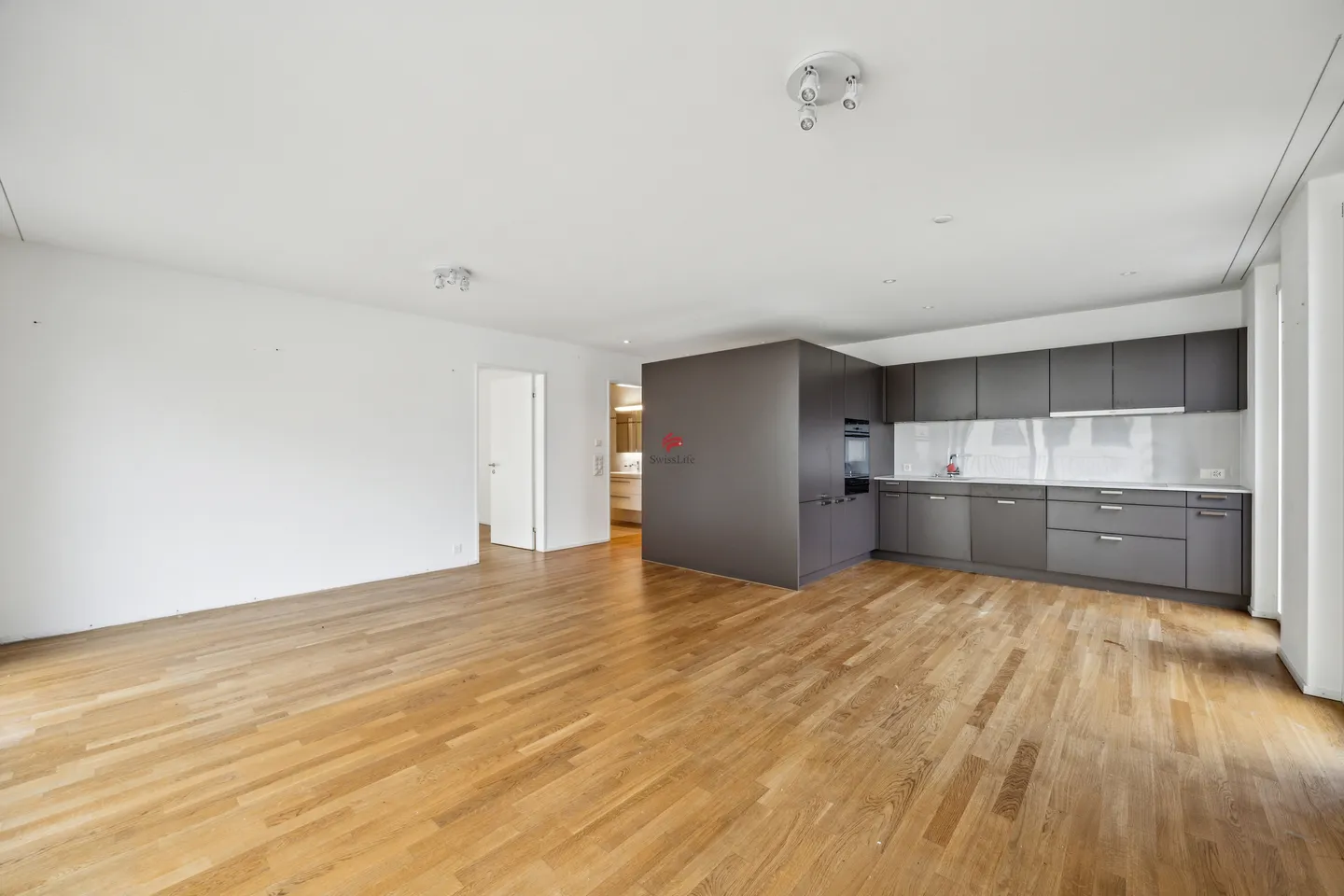 Stilvolles Wohnen mit Sonnenbalkon - Foto 3 von 11