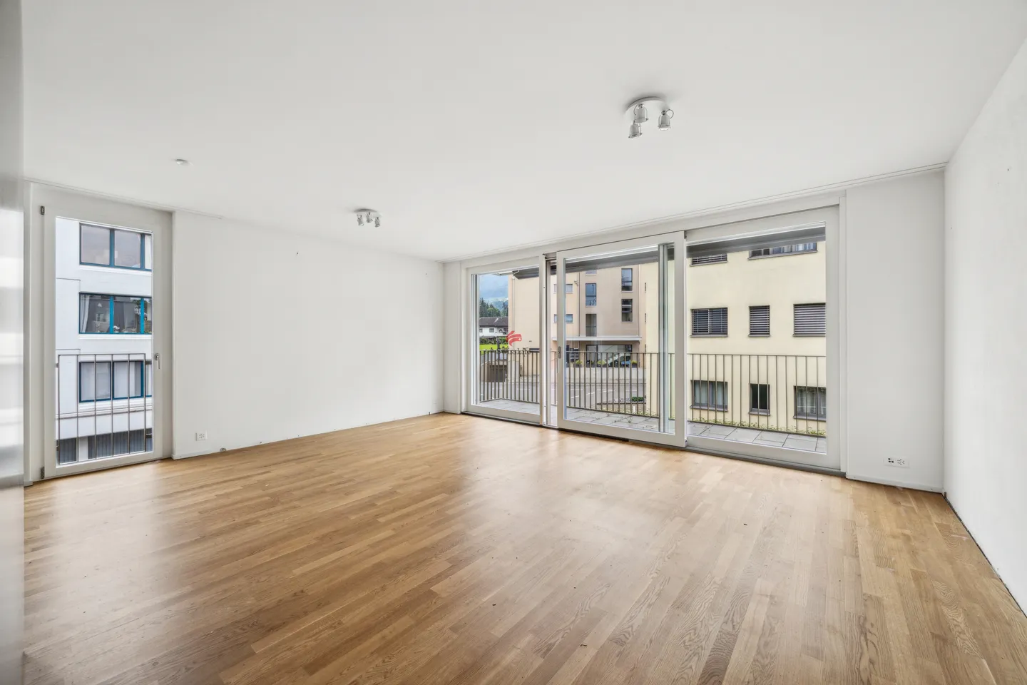 Stilvolles Wohnen mit Sonnenbalkon - Foto 5 von 11