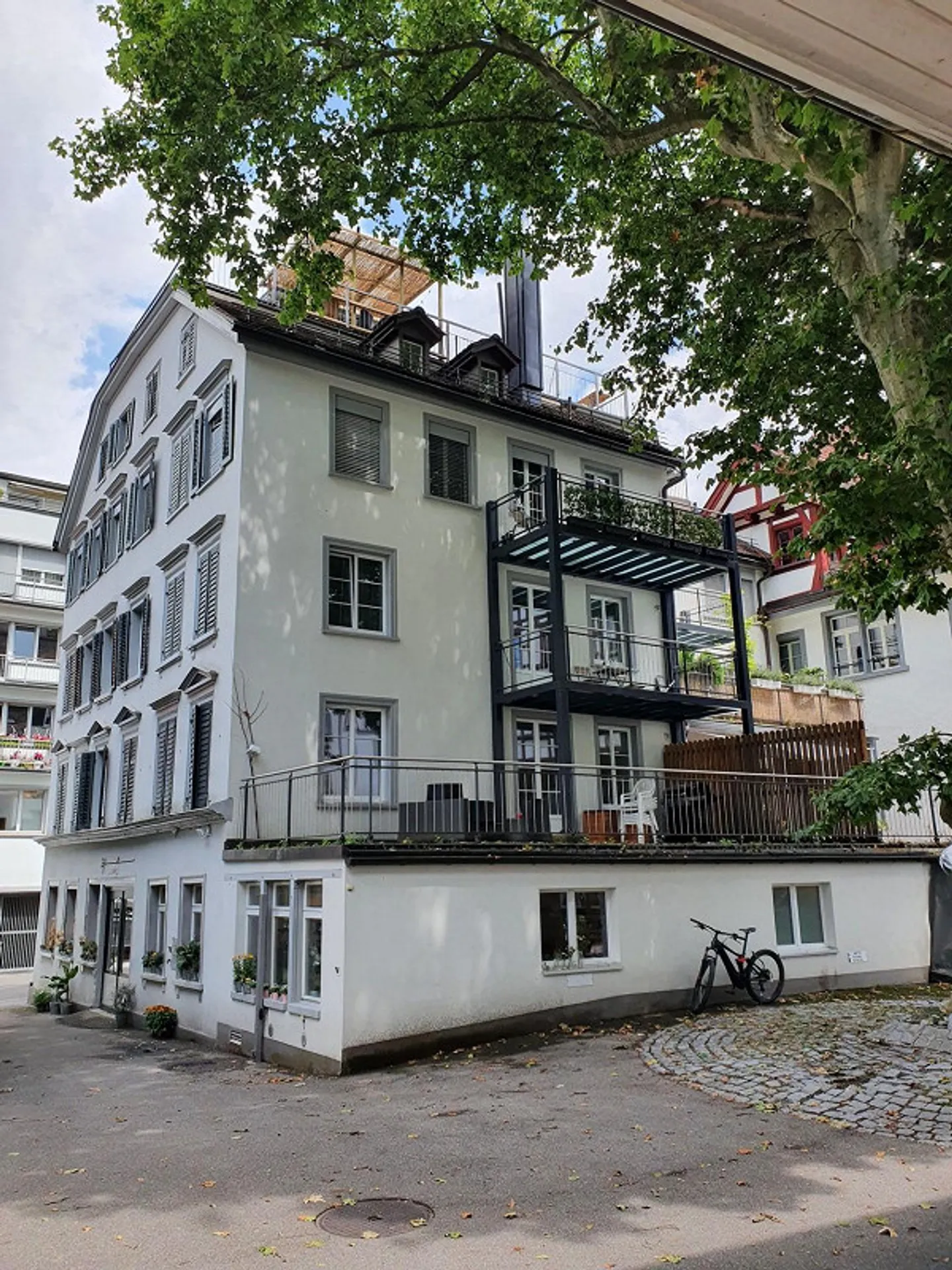 Grosszügige Wohnung mit Terrasse - Foto 1 von 6