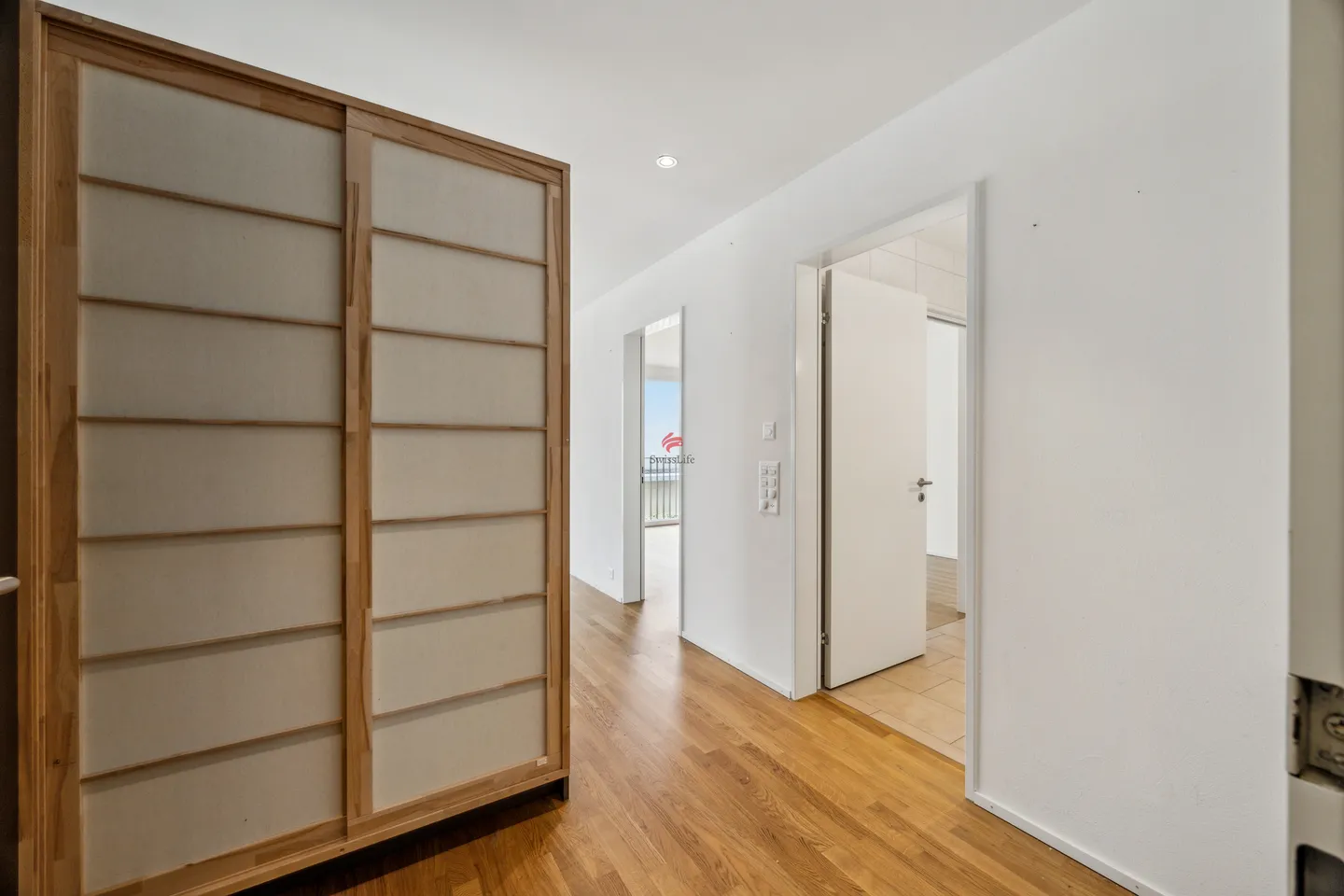 Stilvolles Wohnen mit Sonnenbalkon - Foto 10 von 11