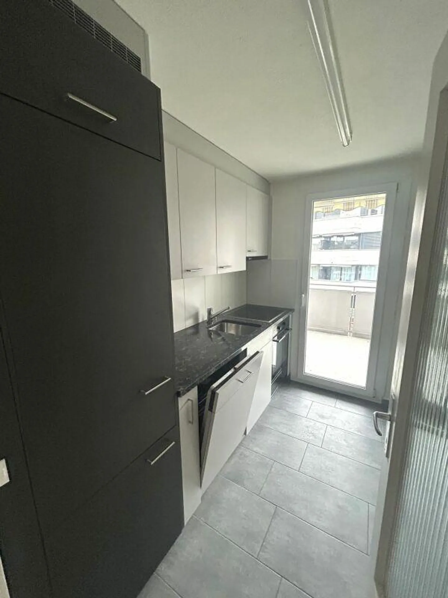 Appartement 2 pièces élégant et beau avec balcon ! - Photo 2 sur 7