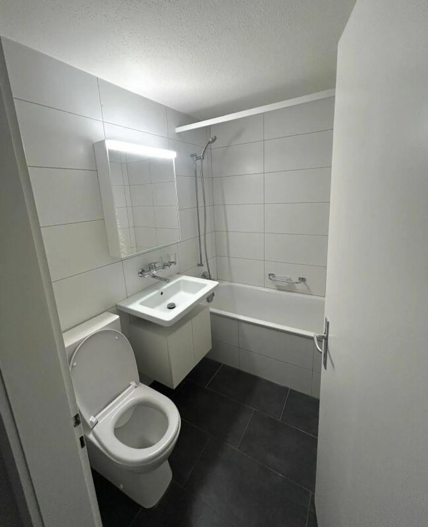 Appartement 2 pièces élégant et beau avec balcon ! - Photo 4 sur 7