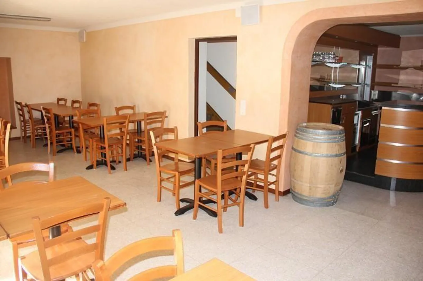 Restaurant mit 3-Zimmer-Wirtewohnung / ristorante con appartamento ... - Foto 2 di 15