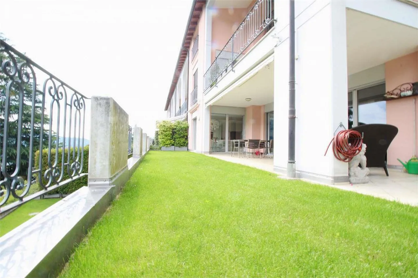 RUVIGLIANA - Duplex élégant avec jardin et vue sur le lac - Photo 1 sur 12