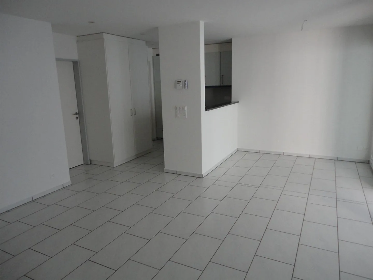 Sonnige 2 1/2 Zimmer-Wohnung im 1. OG mit grosszügiger Terrasse - Foto 5 von 25