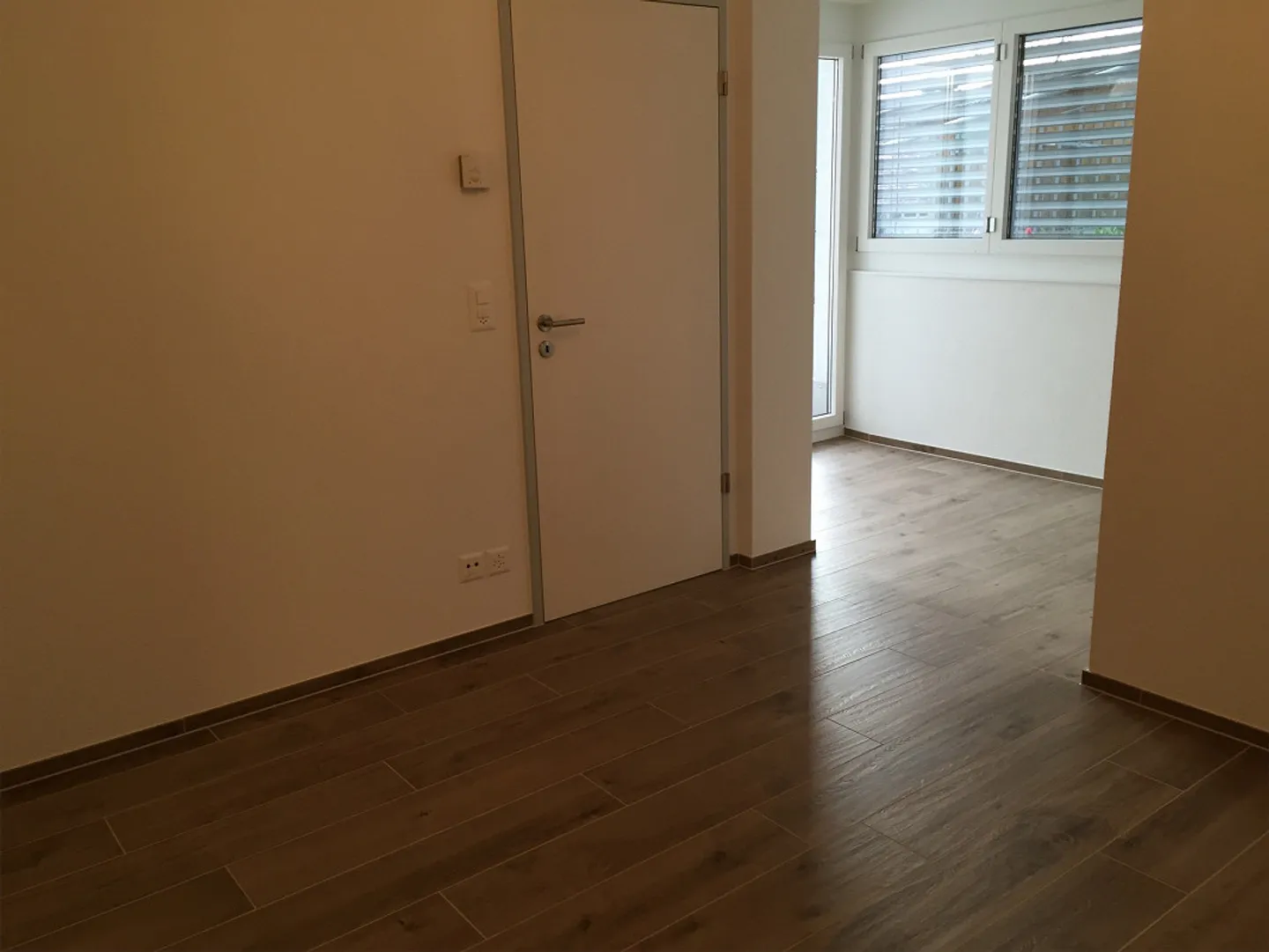 Sonnige 2 1/2 Zimmer-Wohnung im 1. OG mit grosszügiger Terrasse - Foto 8 von 25