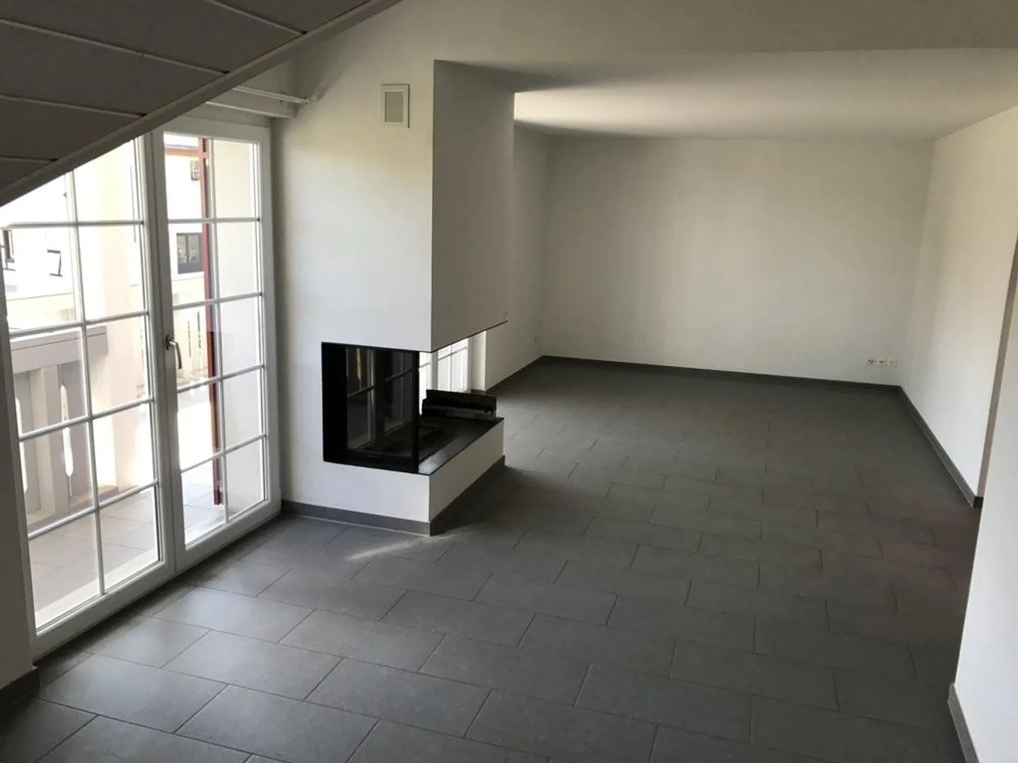 Grosszügige und helle 3.5 Zimmer-Wohnung zu vermieten - Foto 2 von 8