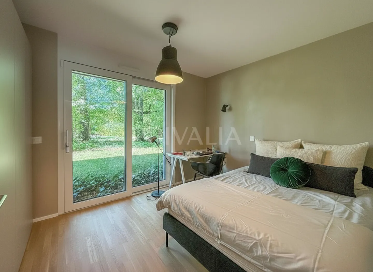 Elegant 5-room apartment with private terrace in the heart of Chambésy - Photo 5 of 7