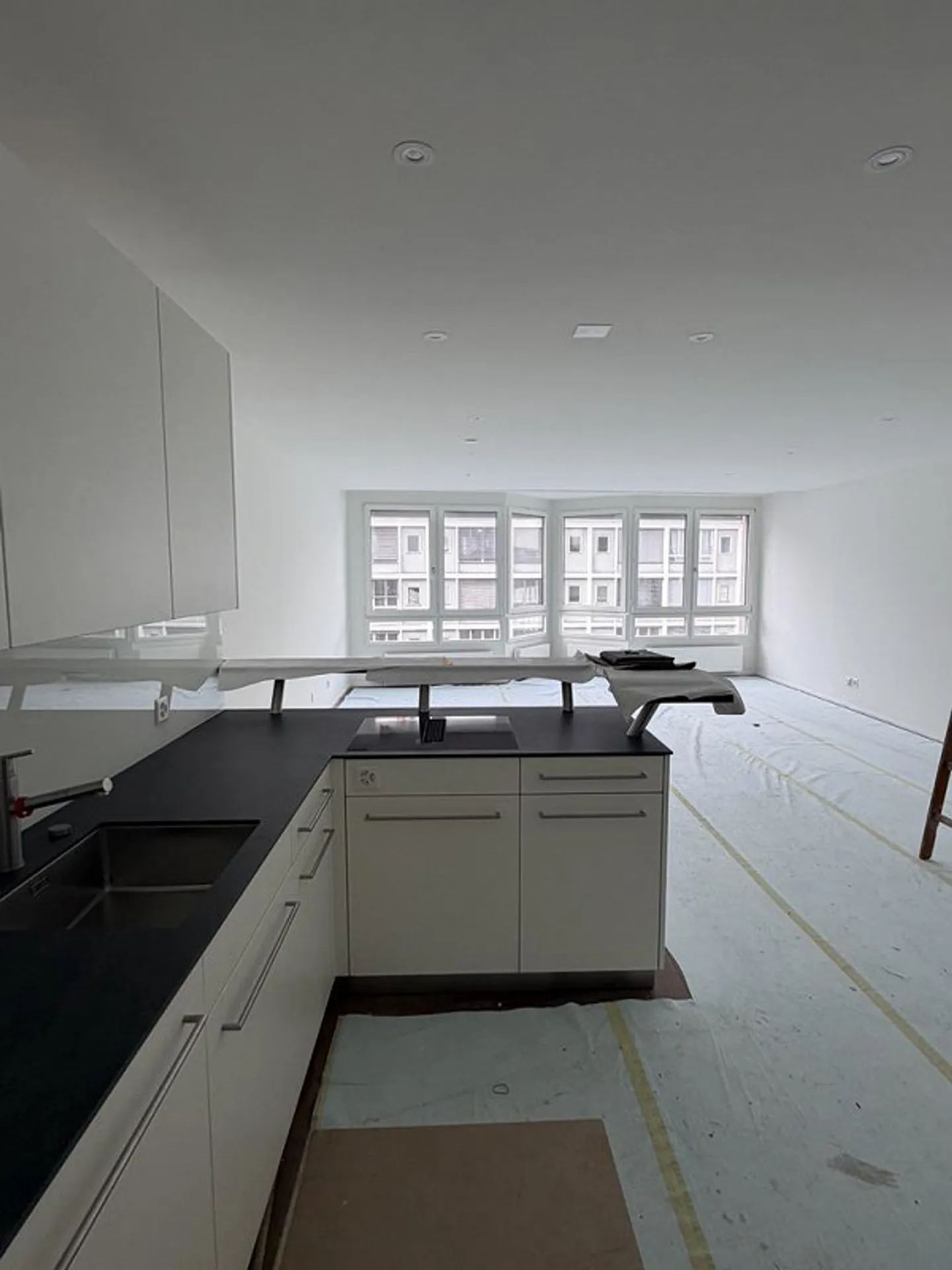 Appartement moderne 2 pièces en ville dans un emplacement central à Heuwaage - Photo 2 sur 7