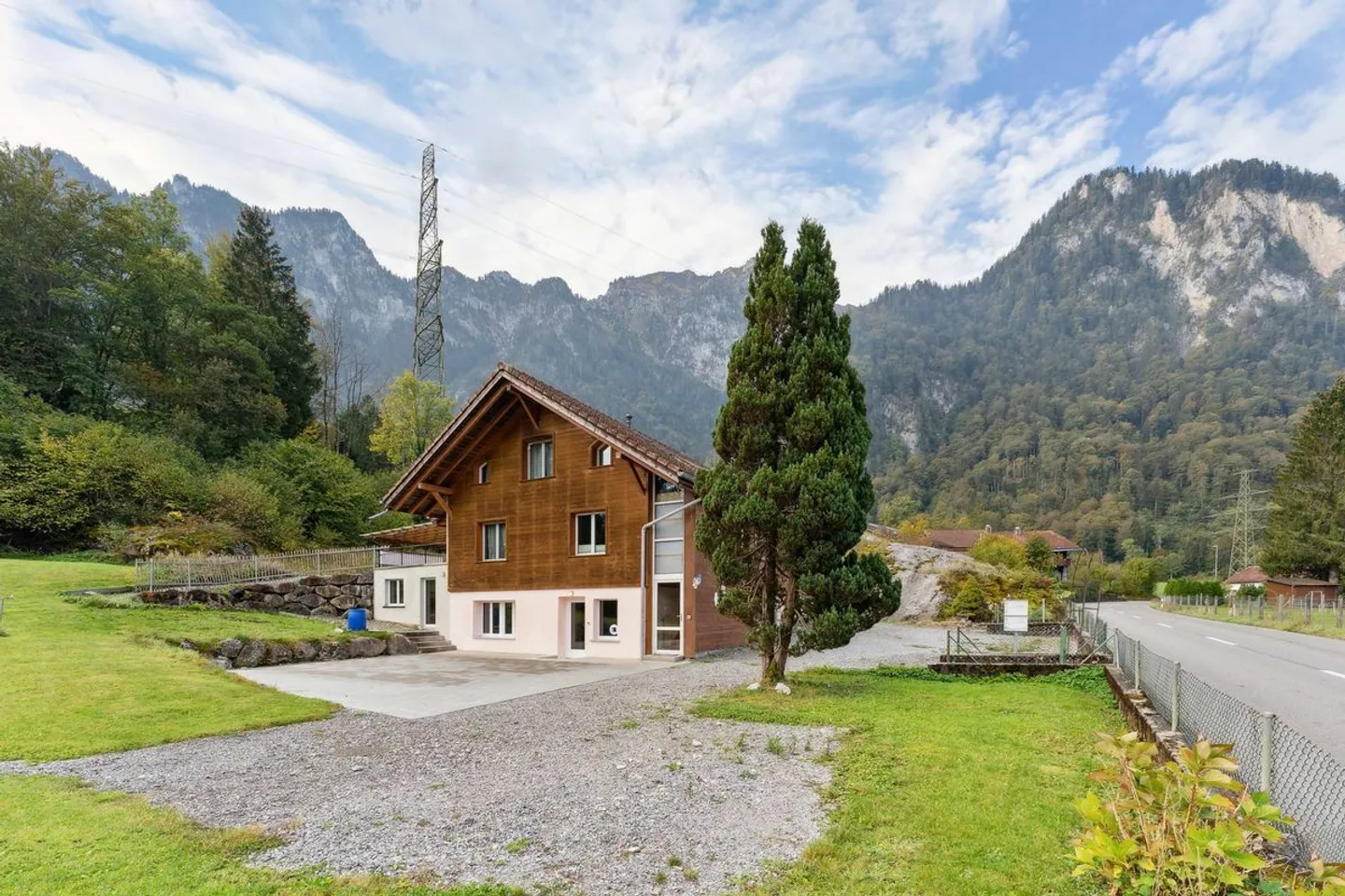 Dreamlike two-family house with plenty of outdoor space - Photo 12 of 13