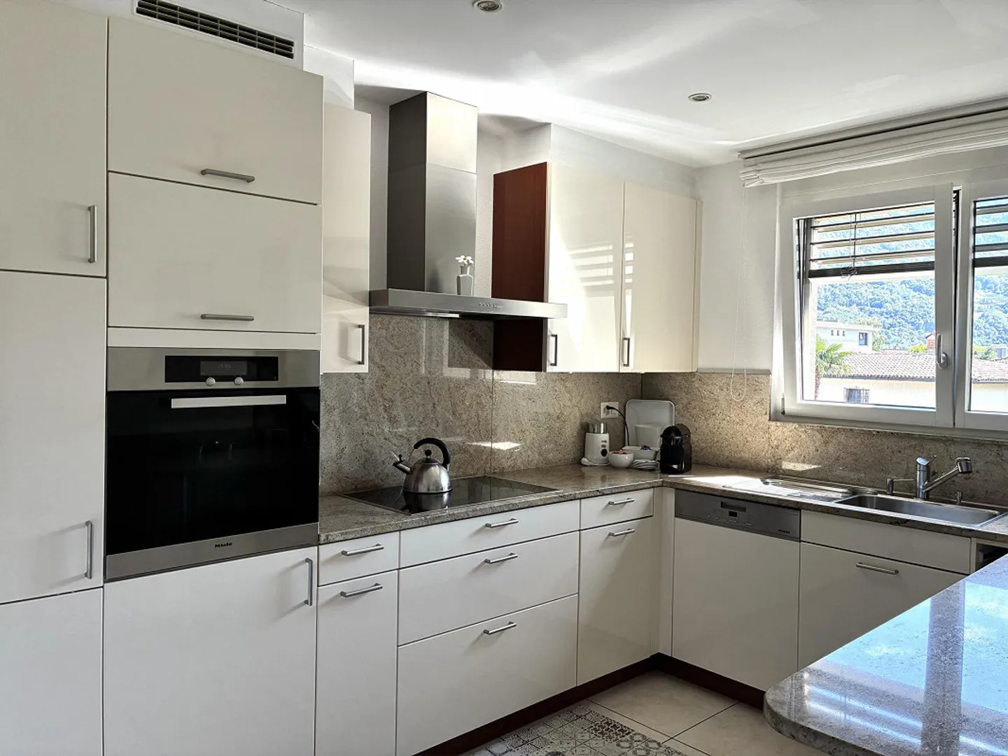 Prächtiges 4.5-Zimmer-Dachgeschoss mit Panoramablick in Giubiasco - Foto 9 von 20