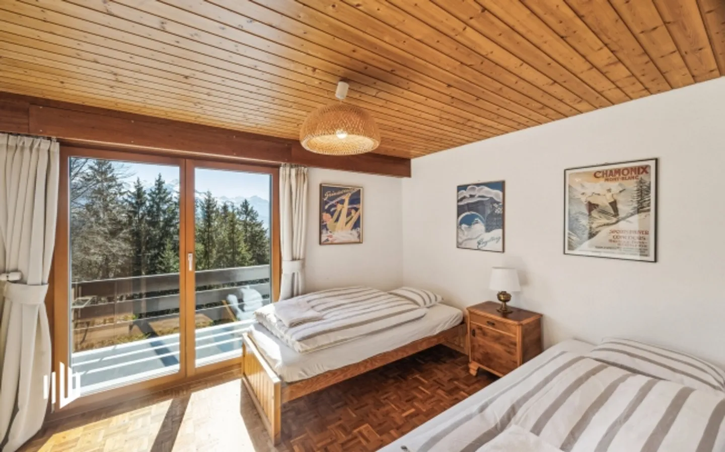 ImmoWyss - Chalet architettonicamente attraente sopra il lago di Thun - Foto 6 di 10