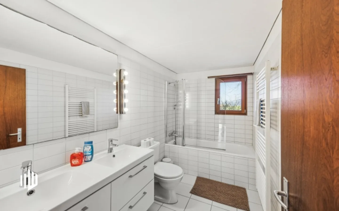 ImmoWyss - Chalet architettonicamente attraente sopra il lago di Thun - Foto 8 di 10