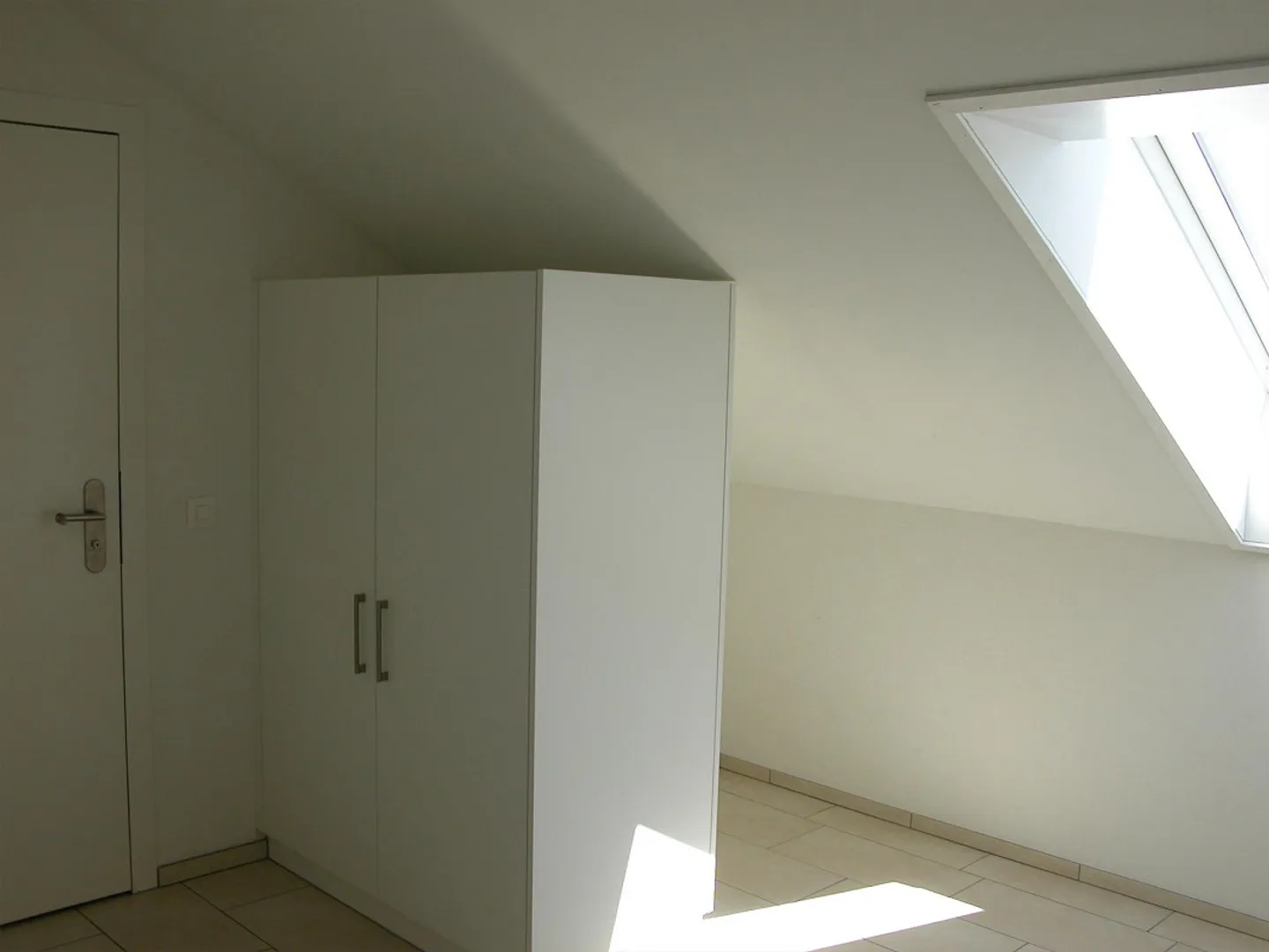 Bellissimo, luminoso e moderno appartamento mansardato di 4.5 locali - Foto 8 di 12