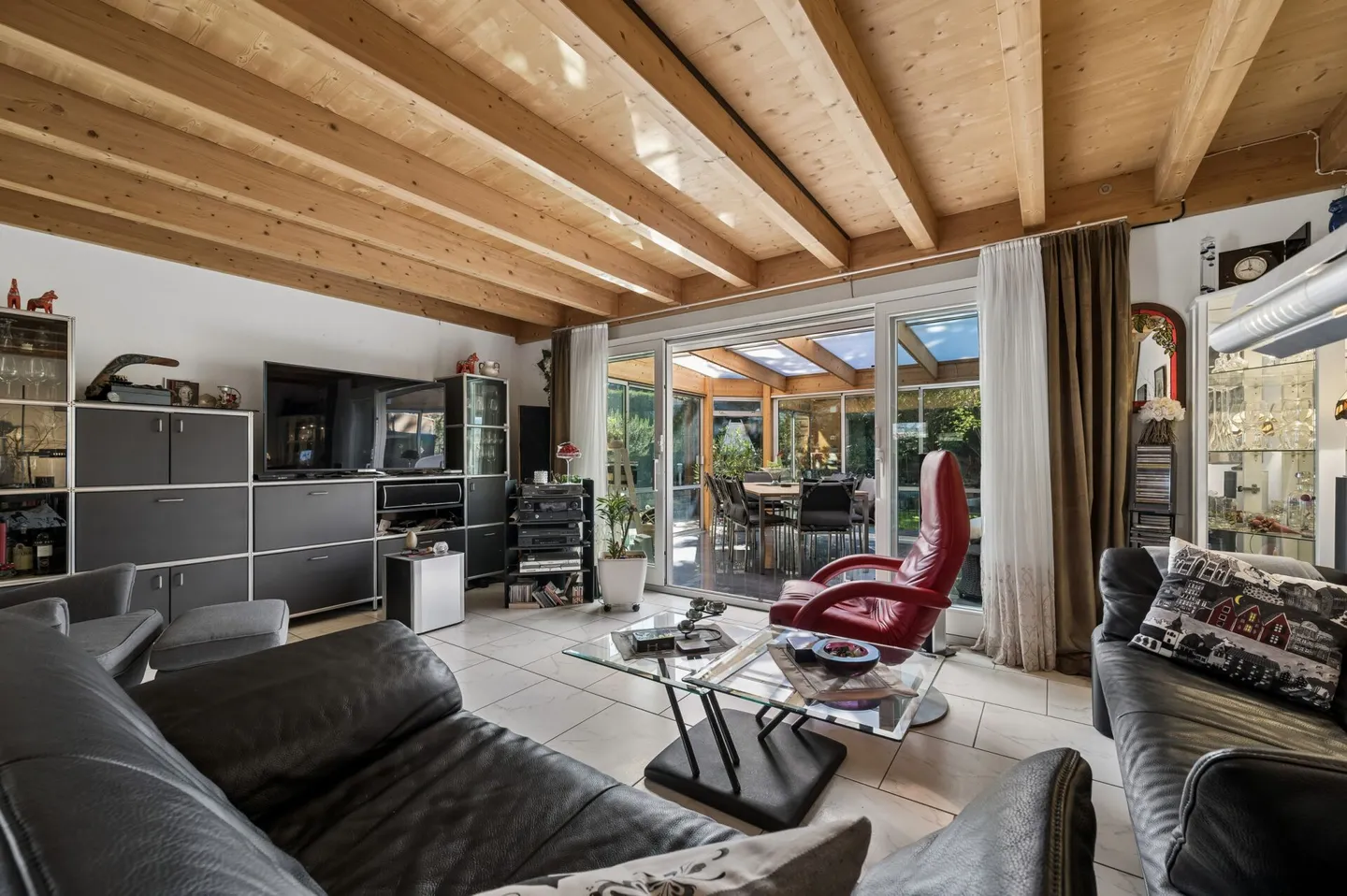 Charming wooden semi-detached house with a lot of living feel - Photo 3 of 13