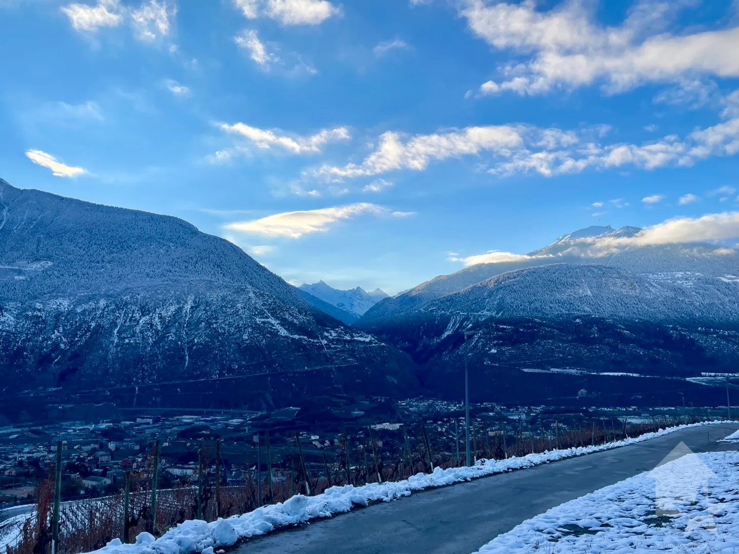 Promozione di 2 ville a schiera di 4,5 stanze in zona tranquilla, vista panoramica - Foto 3 di 9