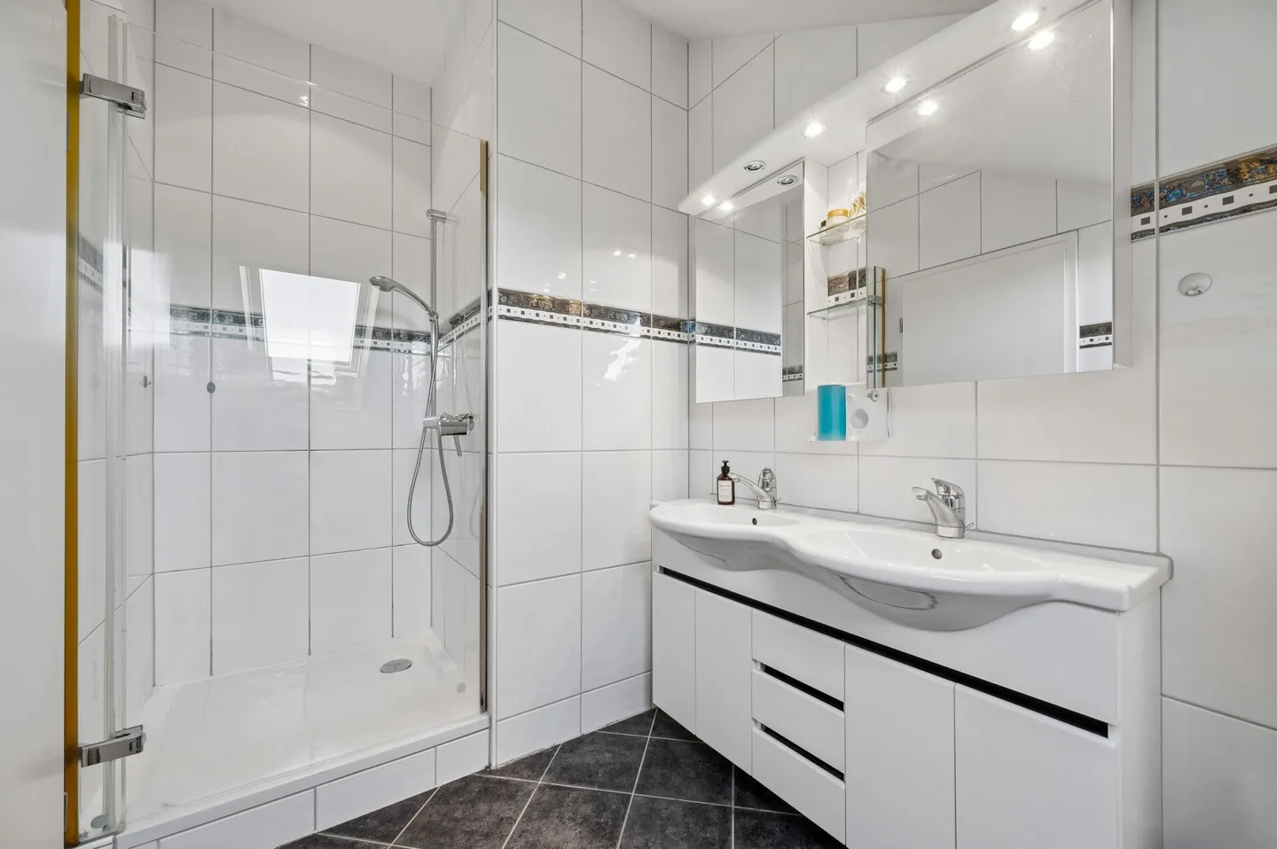 Charming wooden semi-detached house with a lot of living feel - Photo 10 of 13