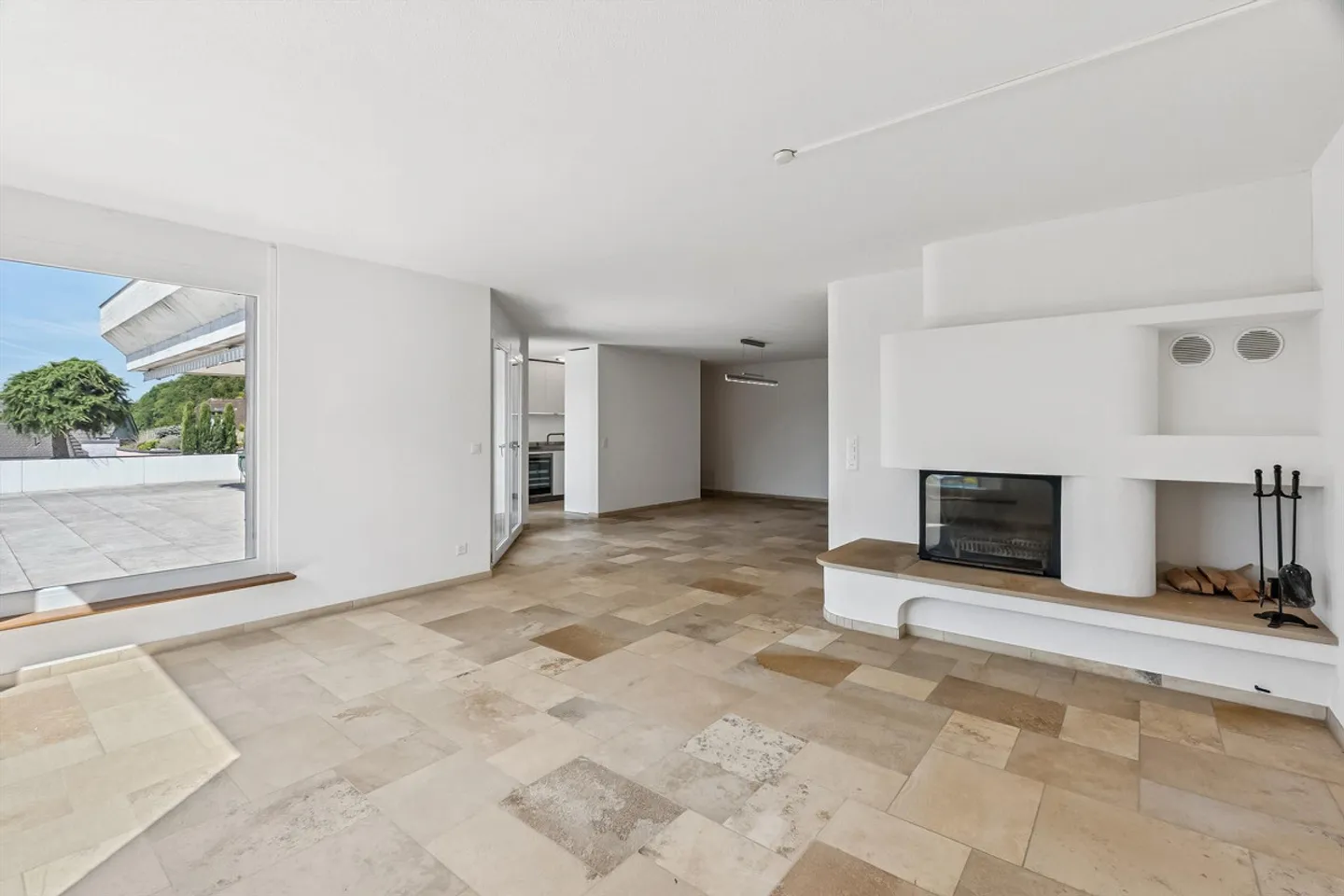 Exclusive Maisonette with Panoramic View - Photo 3 of 9