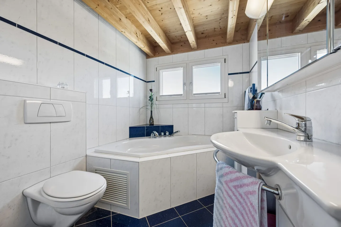 Charming wooden semi-detached house with a lot of living feel - Photo 11 of 13