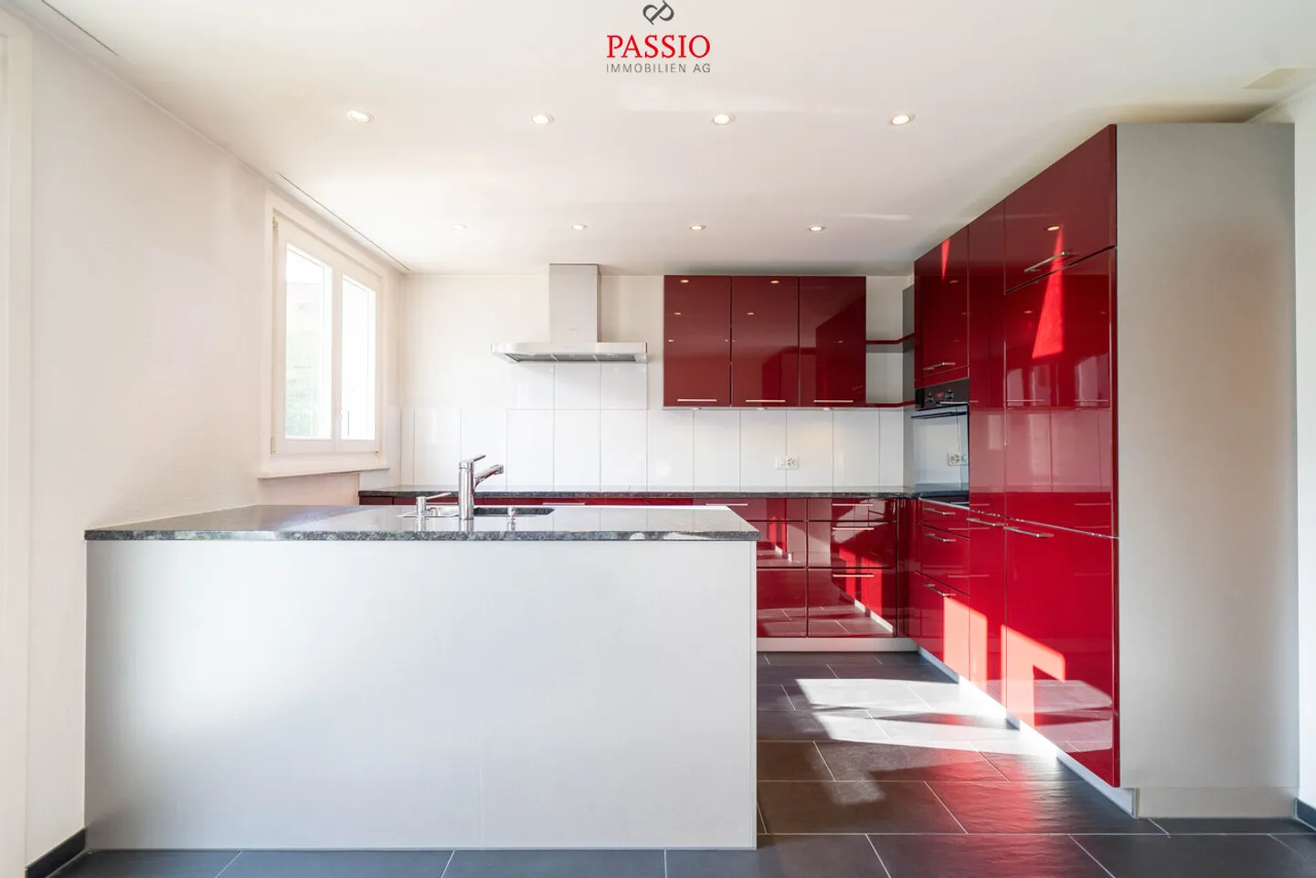 Casa familiare di 6,5 stanze con piscina e giardino in una posizione ideale! - Foto 4 di 21