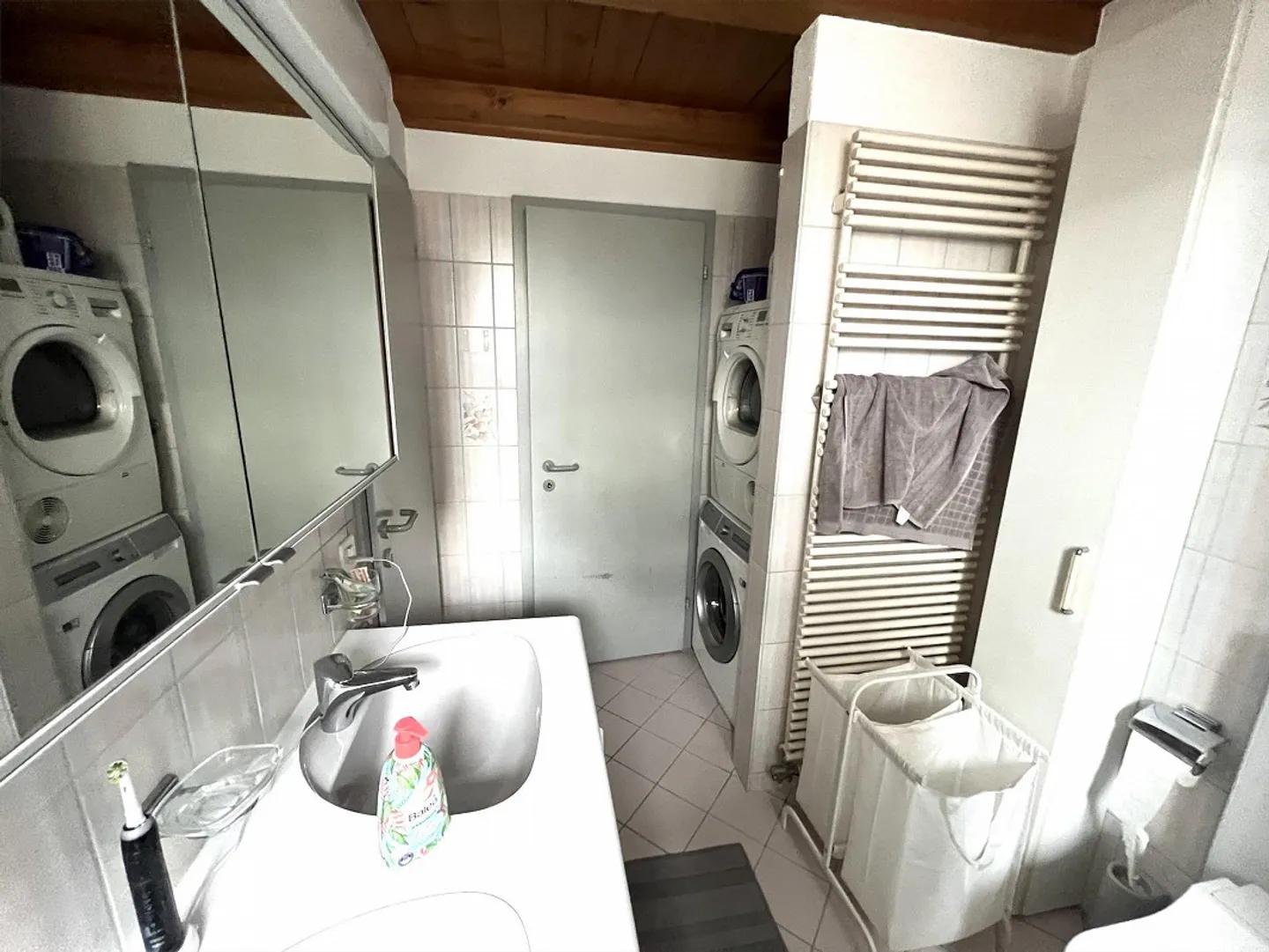 Attractive 4.5-room maisonette apartment in a central location in Beringen - Photo 19 of 23