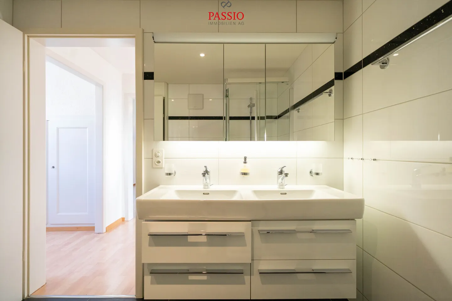 Casa familiare di 6,5 stanze con piscina e giardino in una posizione ideale! - Foto 8 di 21