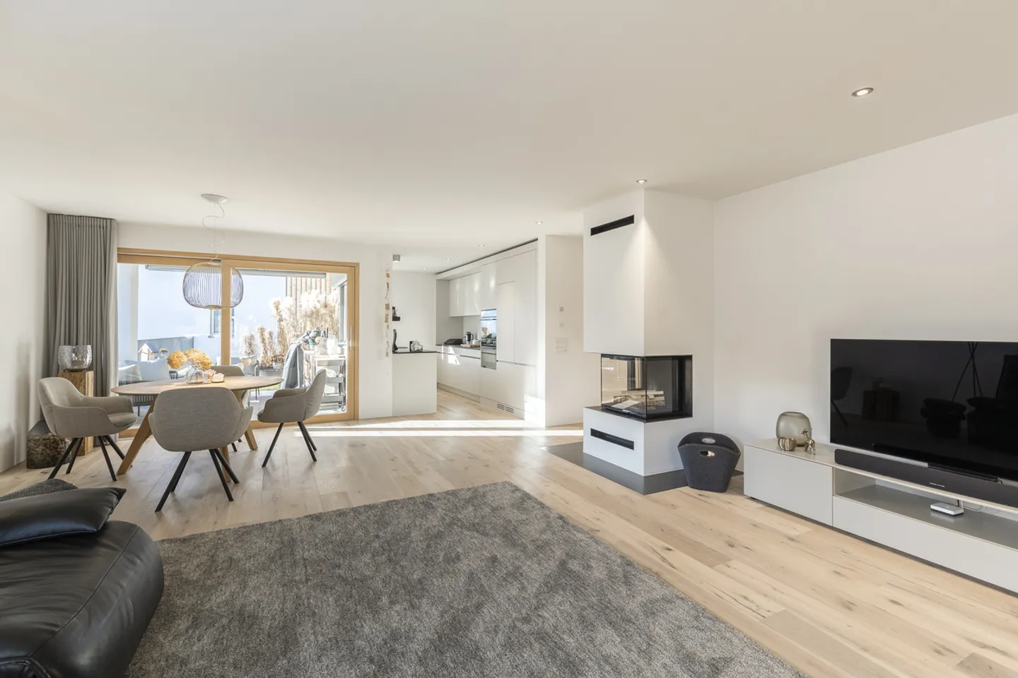 Newly Built Living with Many Extras - Photo 3 of 9