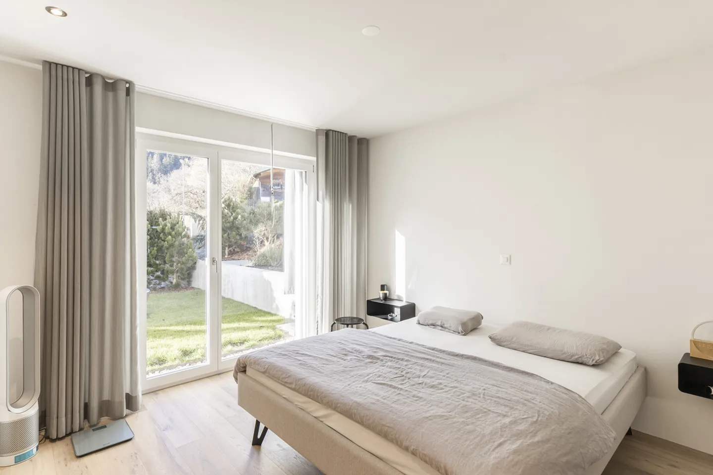 Newly Built Living with Many Extras - Photo 5 of 9