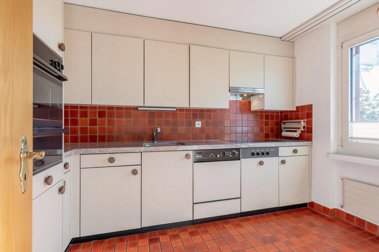 Zentrale 4.5-Zimmerwohnung in Wettingen mit viel Licht und Aussicht - Foto 3 di 11