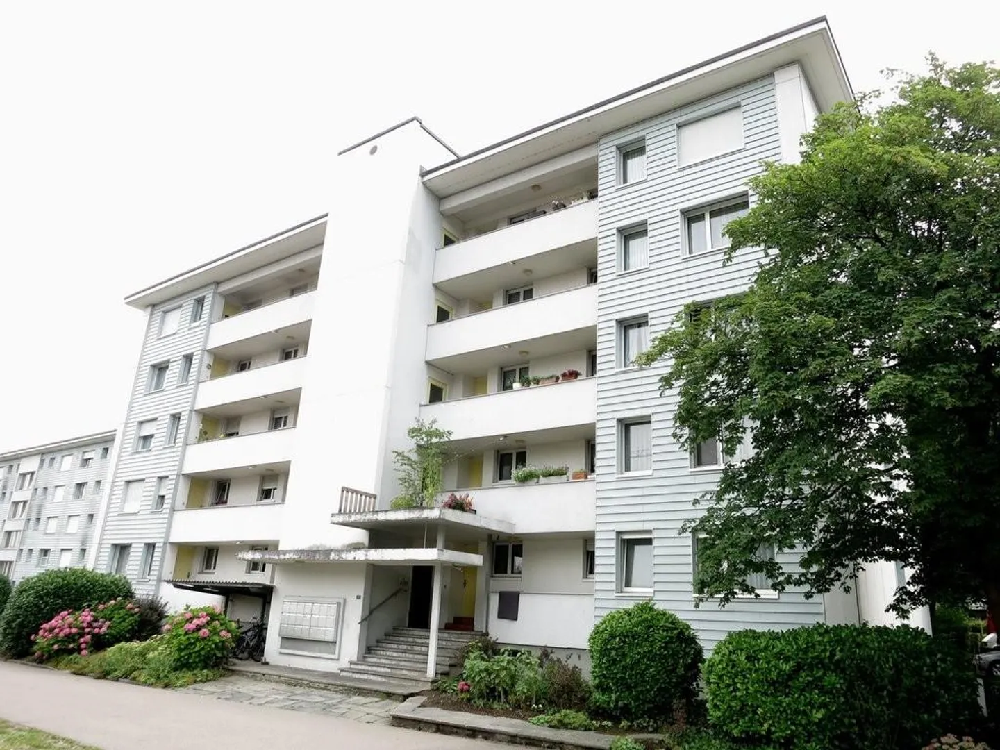 Beautiful 2-room apartment in Kloten from 01.02.2026 - Photo 1 of 5