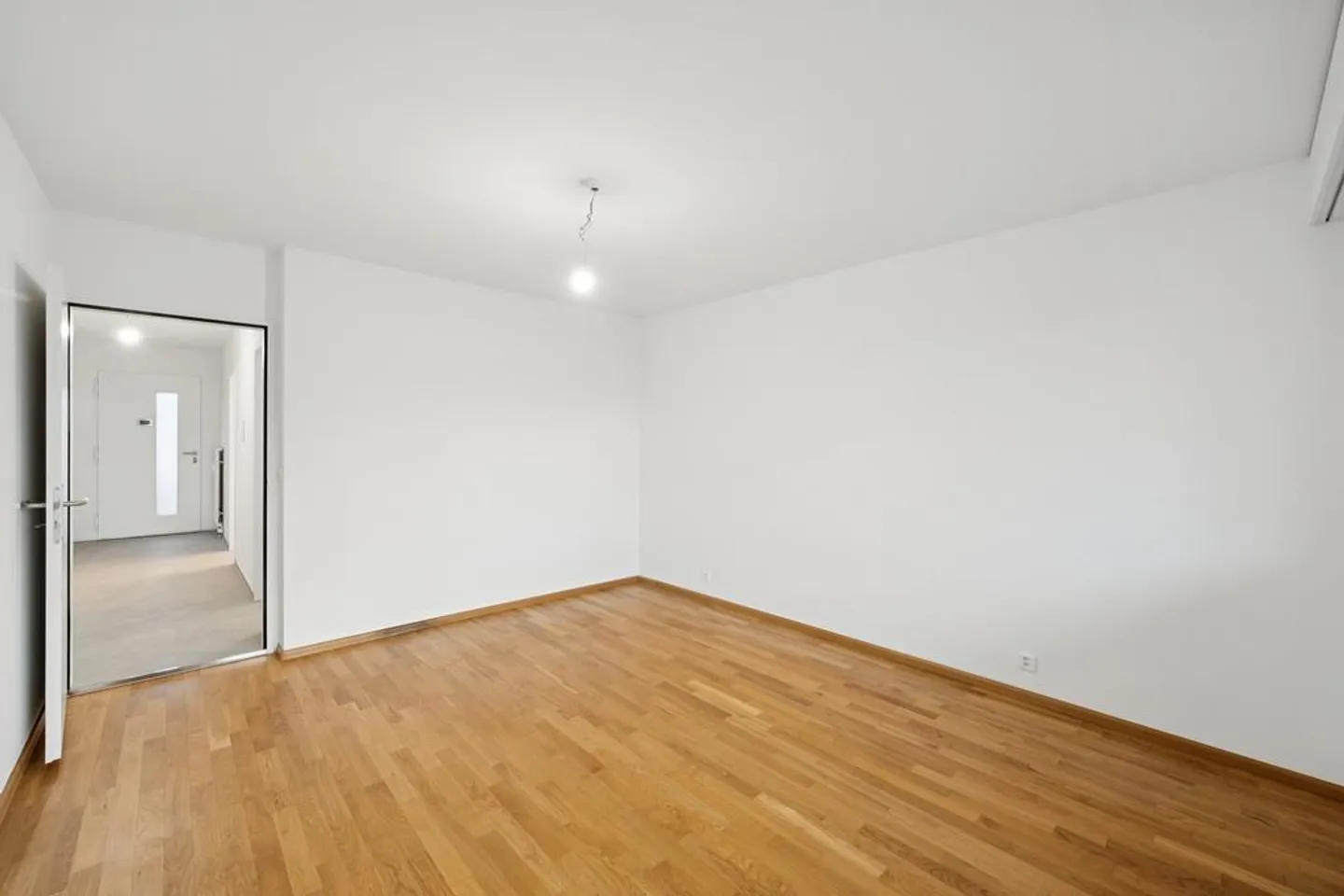 Appartement fraîchement rénové avec grand balcon dans un emplacement calme - Photo 4 sur 10