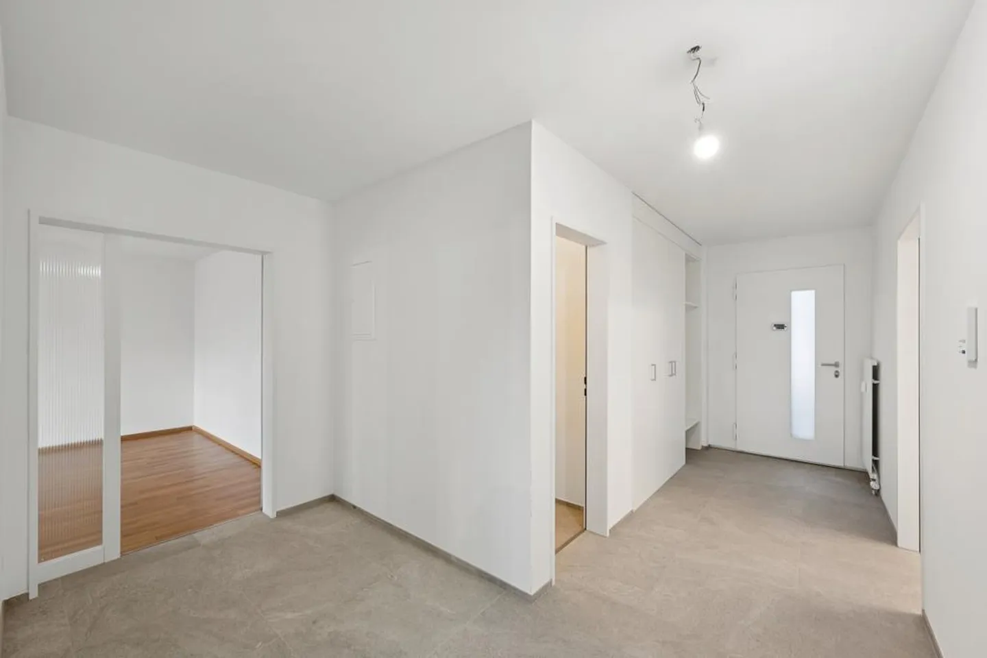 Appartement fraîchement rénové avec grand balcon dans un emplacement calme - Photo 5 sur 10