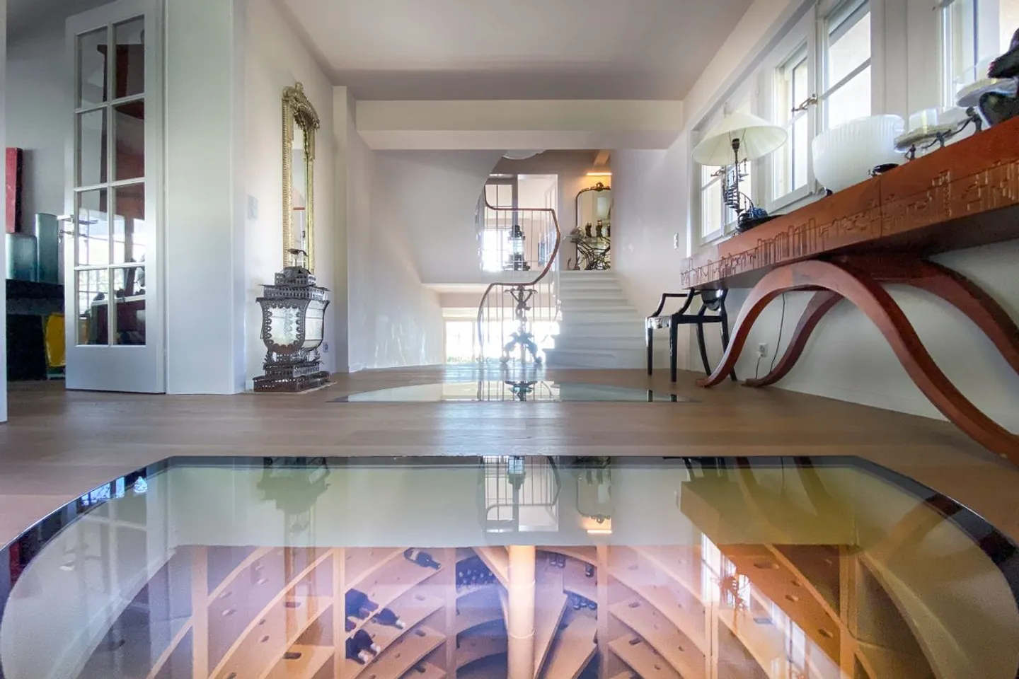 Raum, Moderne & atemberaubender Blick! - Foto 4 von 9