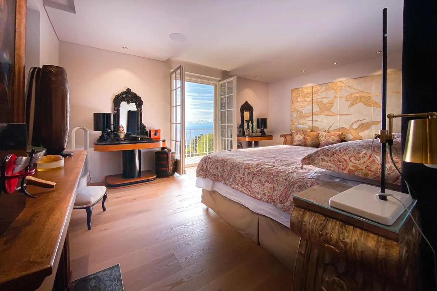 Raum, Moderne & atemberaubender Blick! - Foto 8 von 9