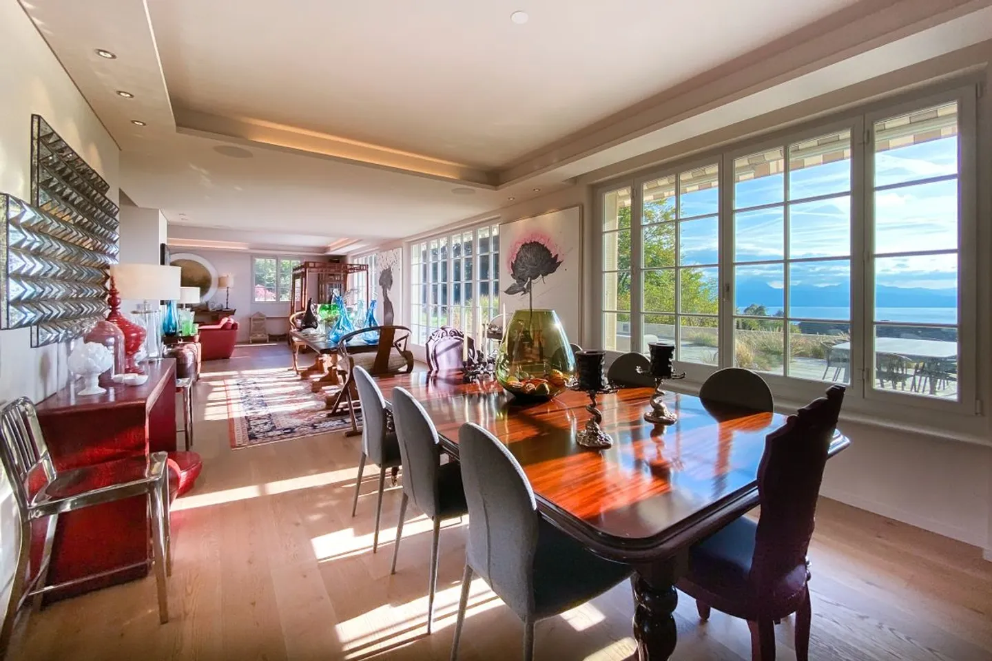 Raum, Moderne & atemberaubender Blick! - Foto 2 von 9