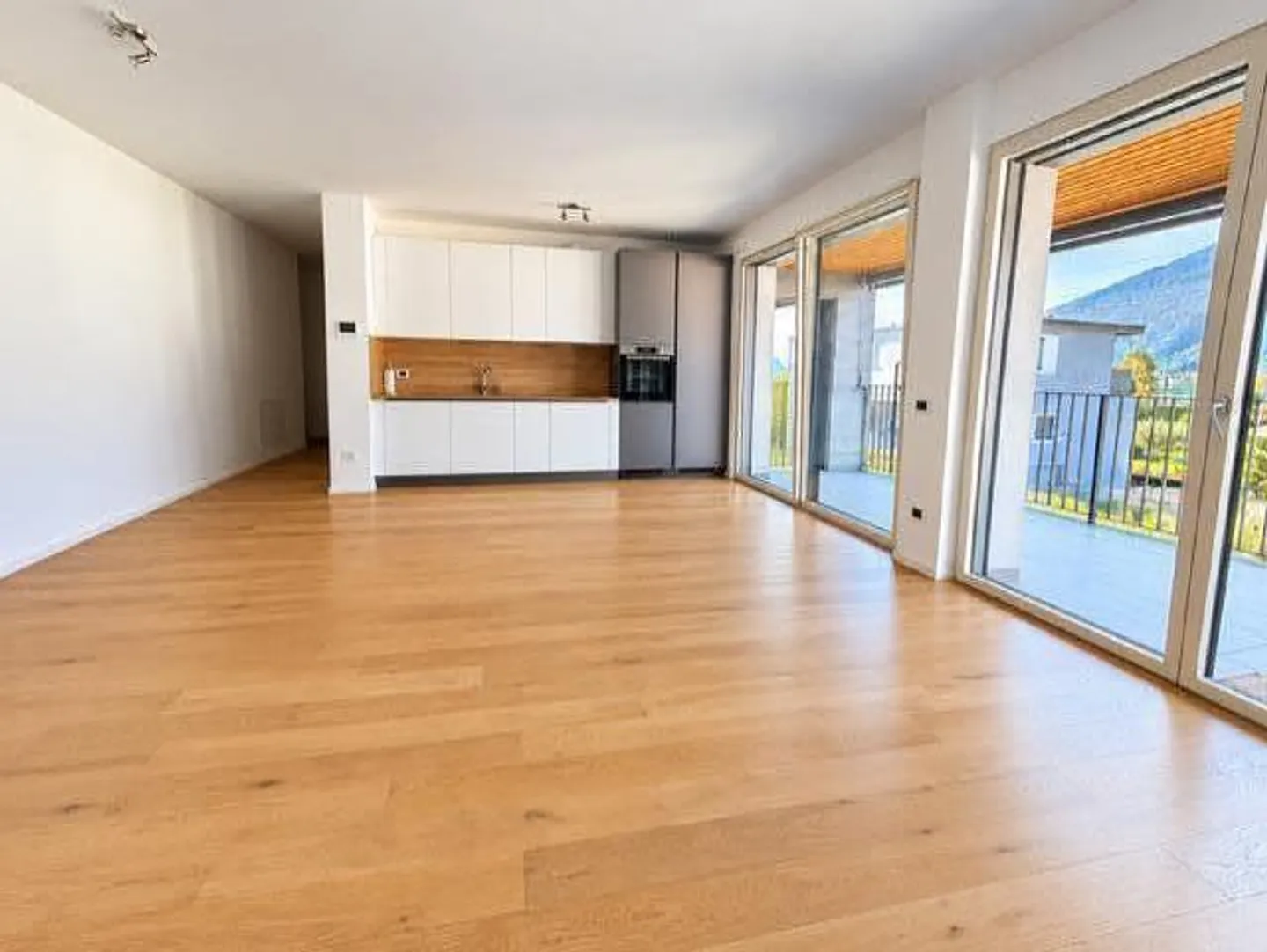 Appartamento soleggiato con vista giardino - Foto 3 di 17
