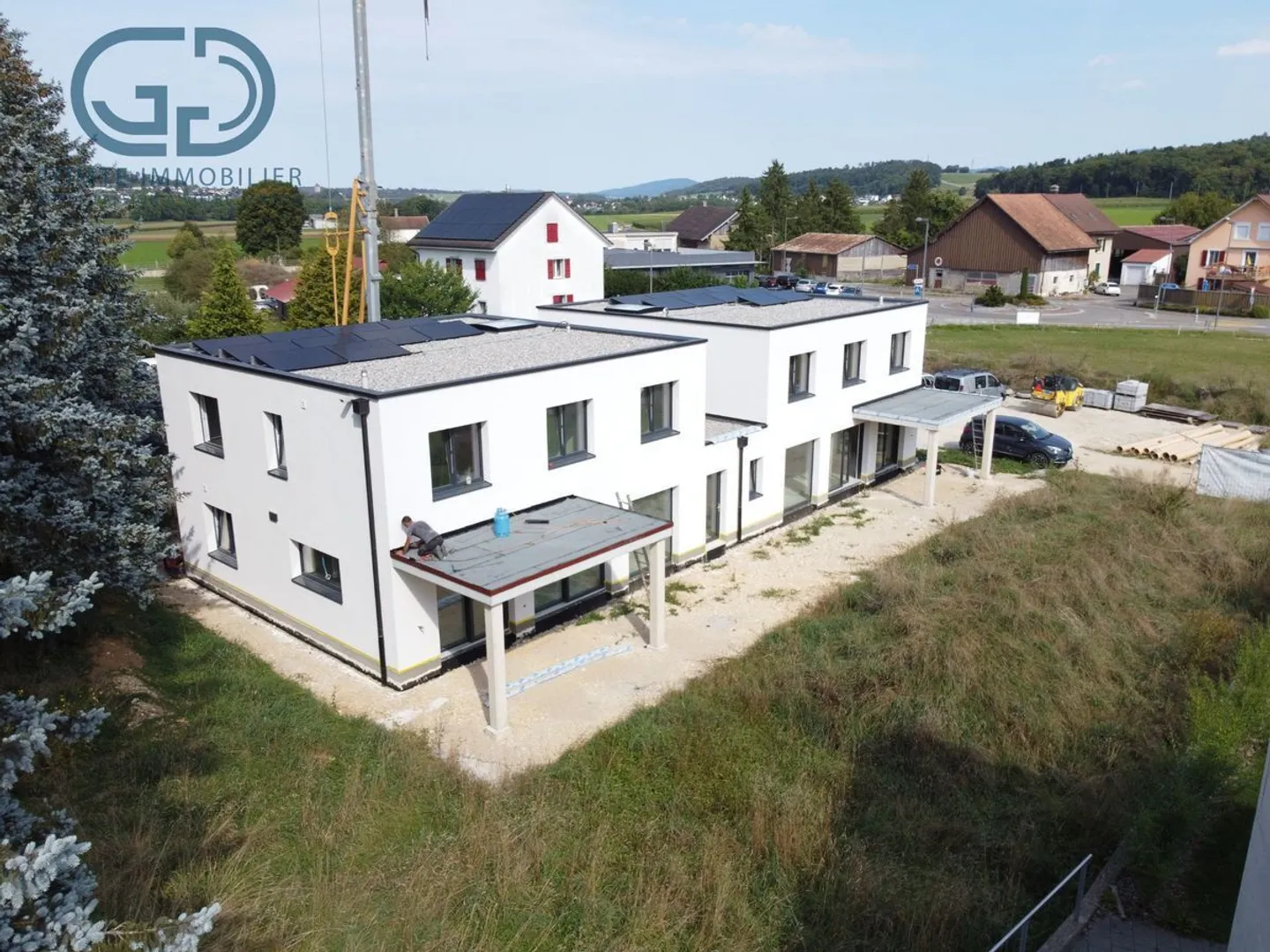 High-end semi-detached villa - Photo 2 of 13