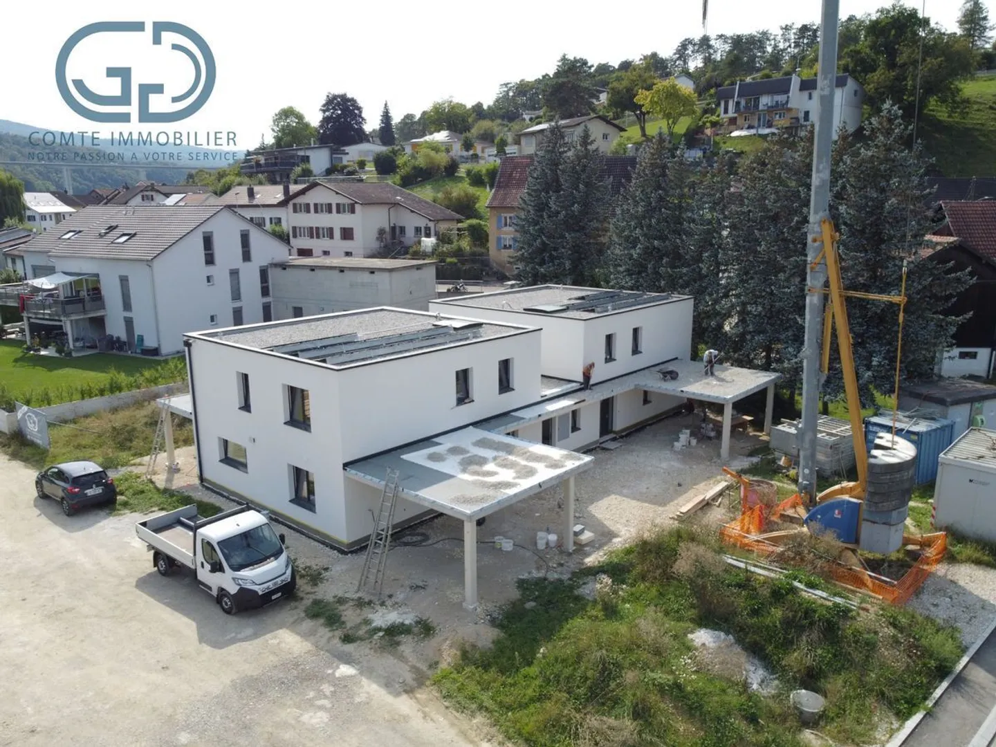 High-end semi-detached villa - Photo 4 of 13
