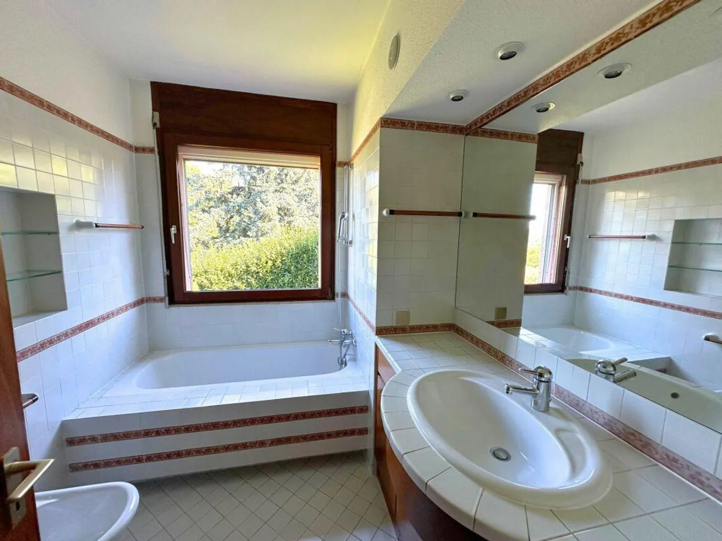 Signorile casa gemella nel verde e con vista aperta - Foto 11 di 23