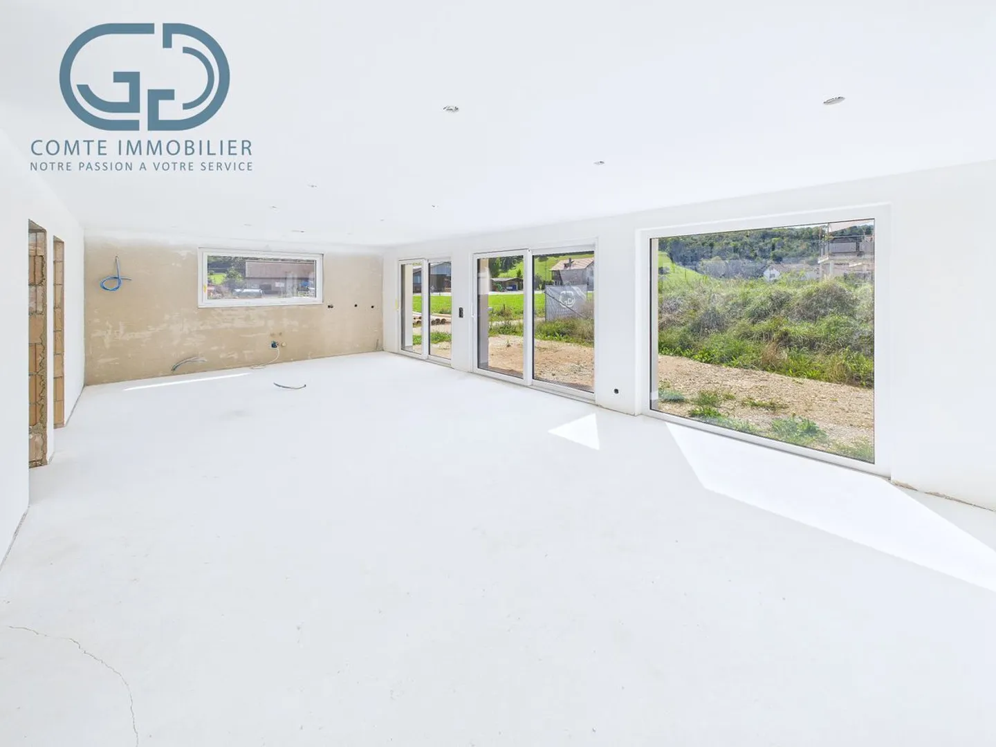 High-end semi-detached villa - Photo 5 of 13