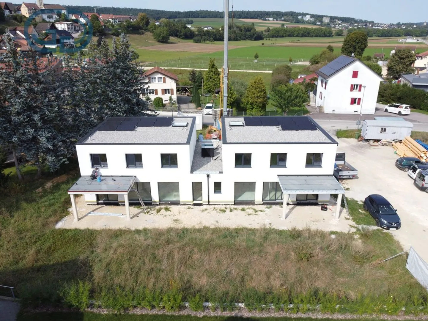 High-end semi-detached villa - Photo 3 of 13
