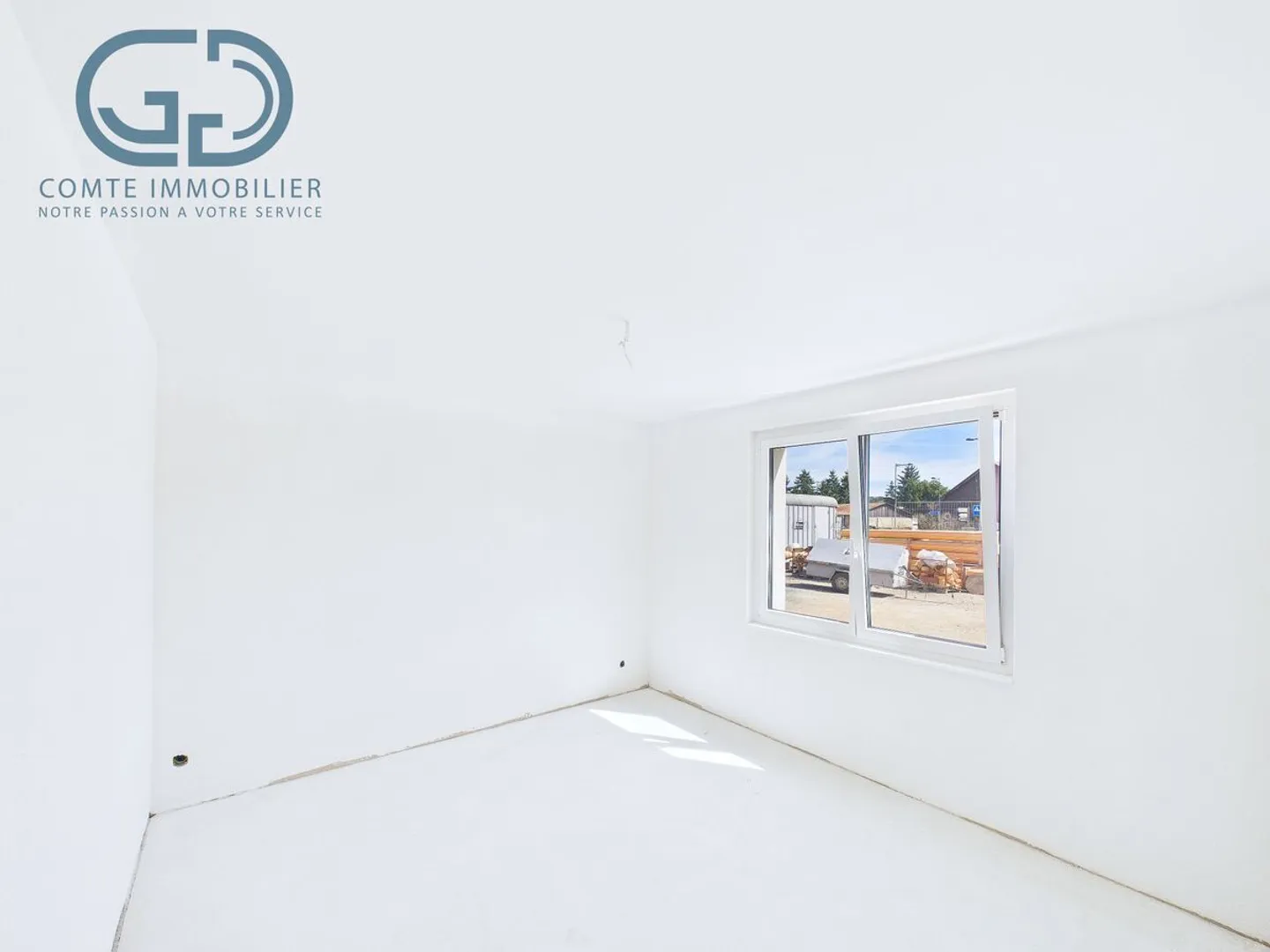 High-end semi-detached villa - Photo 6 of 13