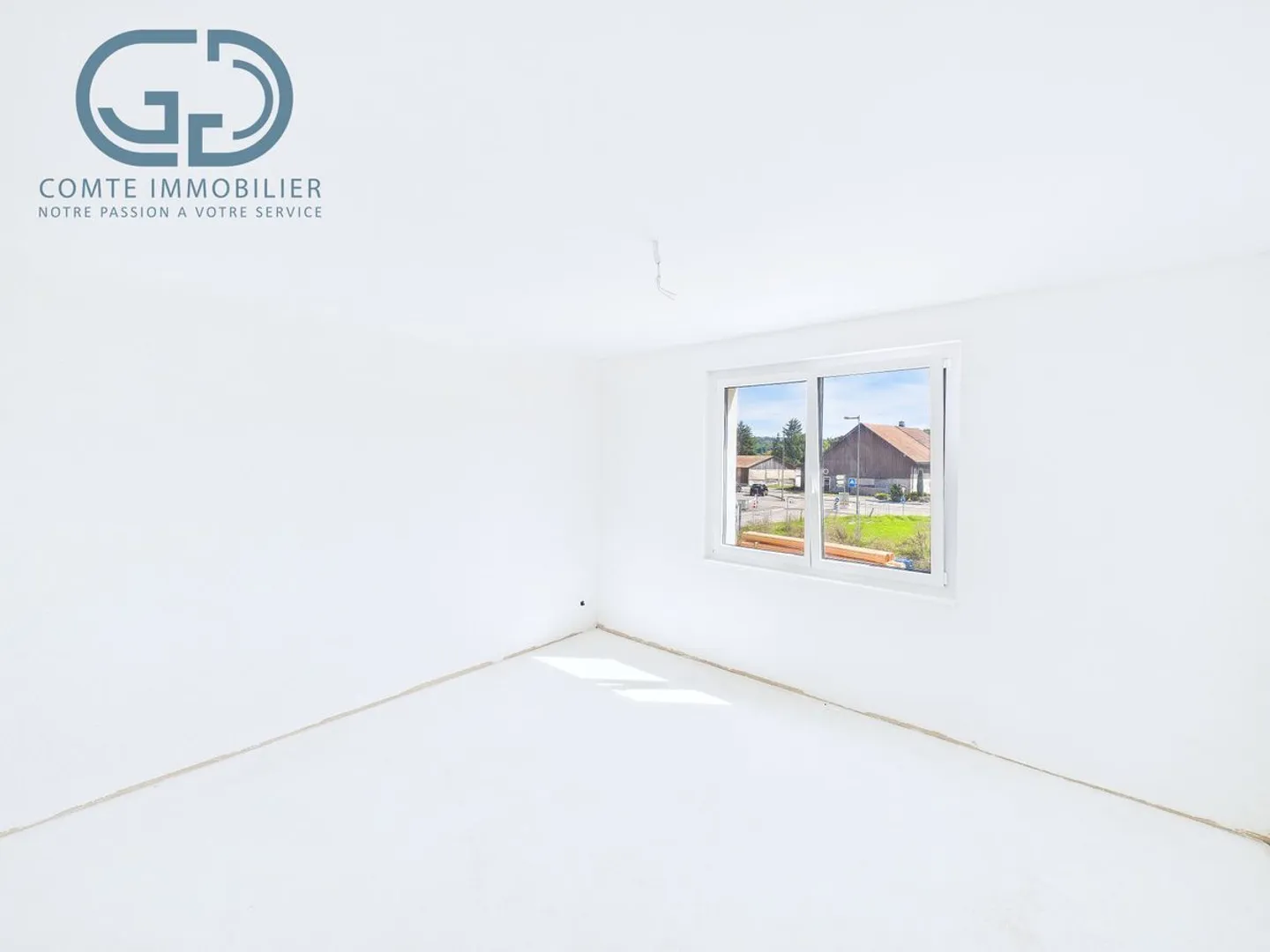 High-end semi-detached villa - Photo 7 of 13