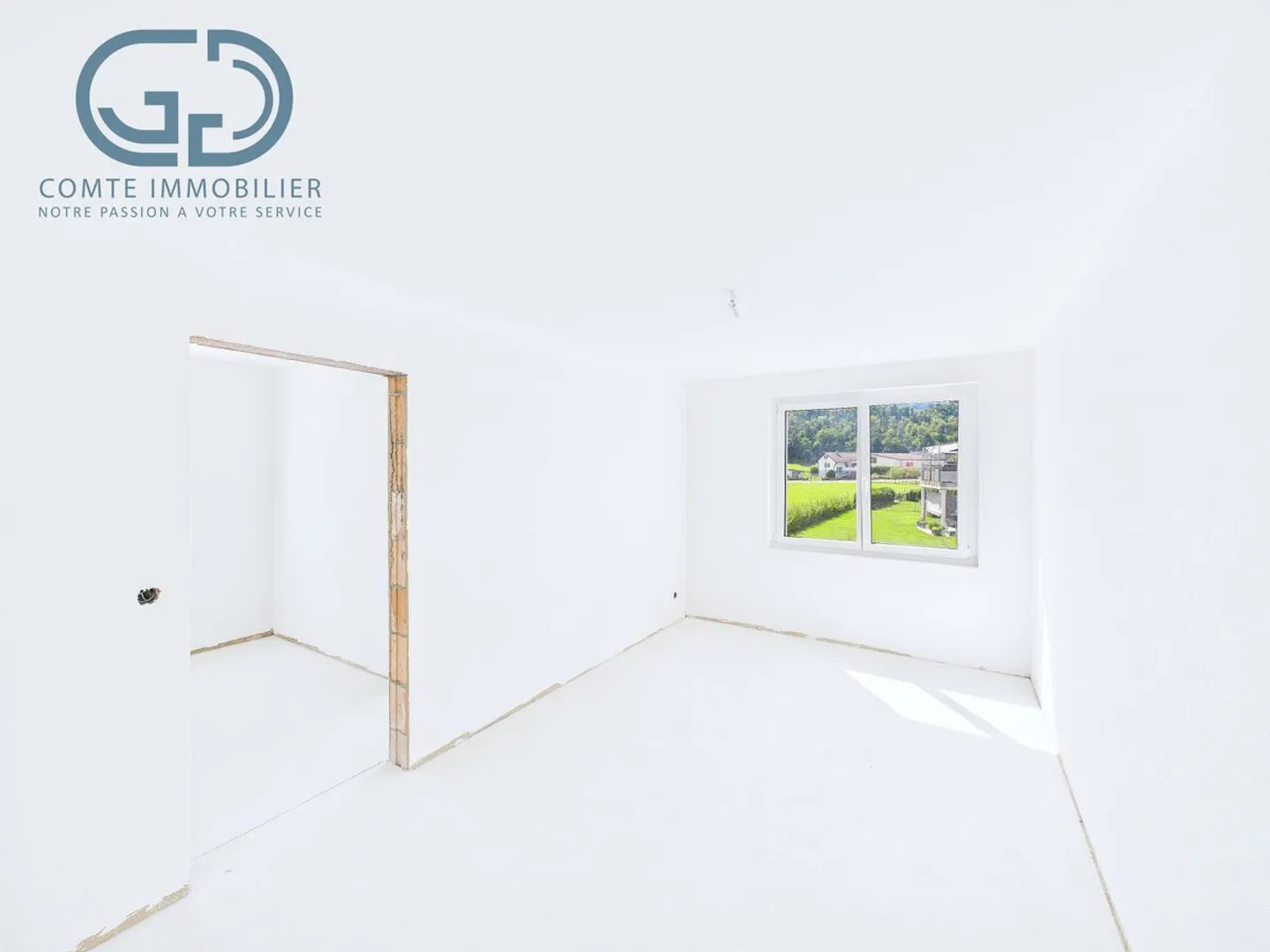High-end semi-detached villa - Photo 8 of 13