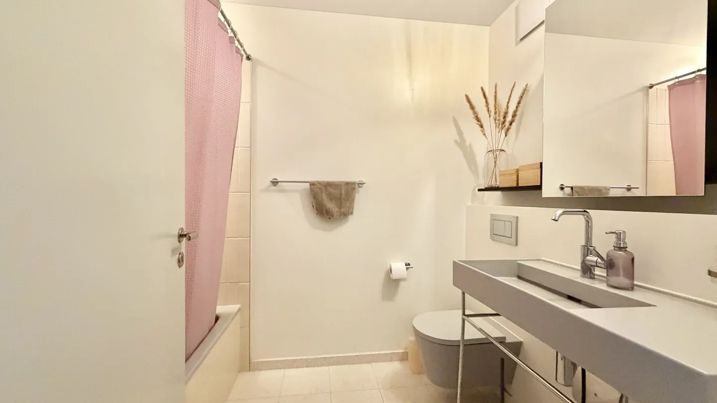 Exclusive 5.5 room luxury apartment in a prime location in Derendingen - Photo 11 of 13