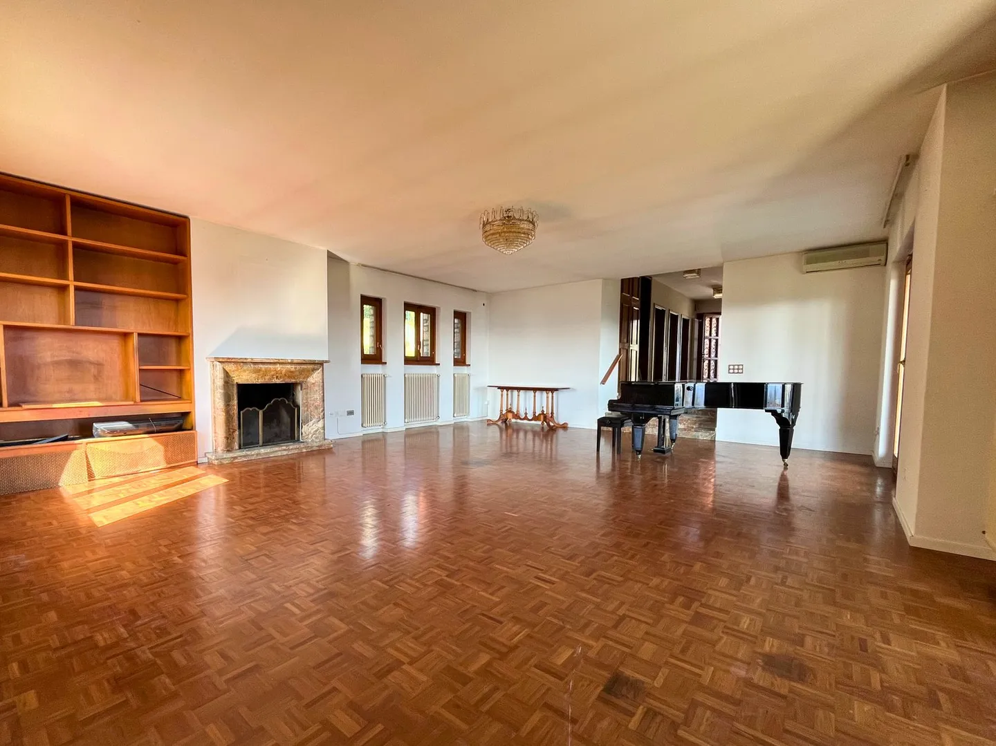 Prachtvolles Zweifamilienhaus mit Pool und freier Sicht – Besazio - Foto 13 von 18